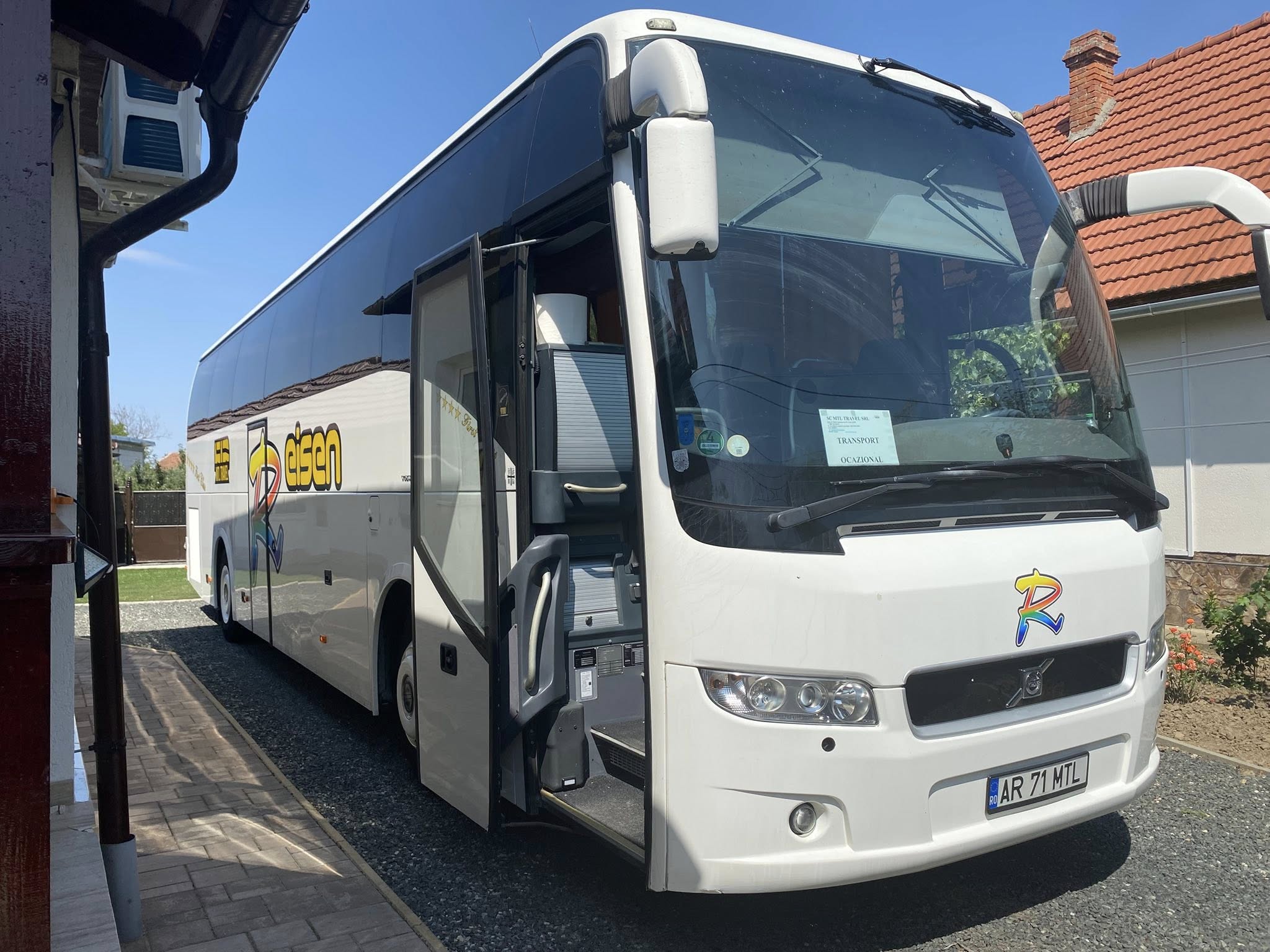 Autocar MTL Travel – vedere laterală
