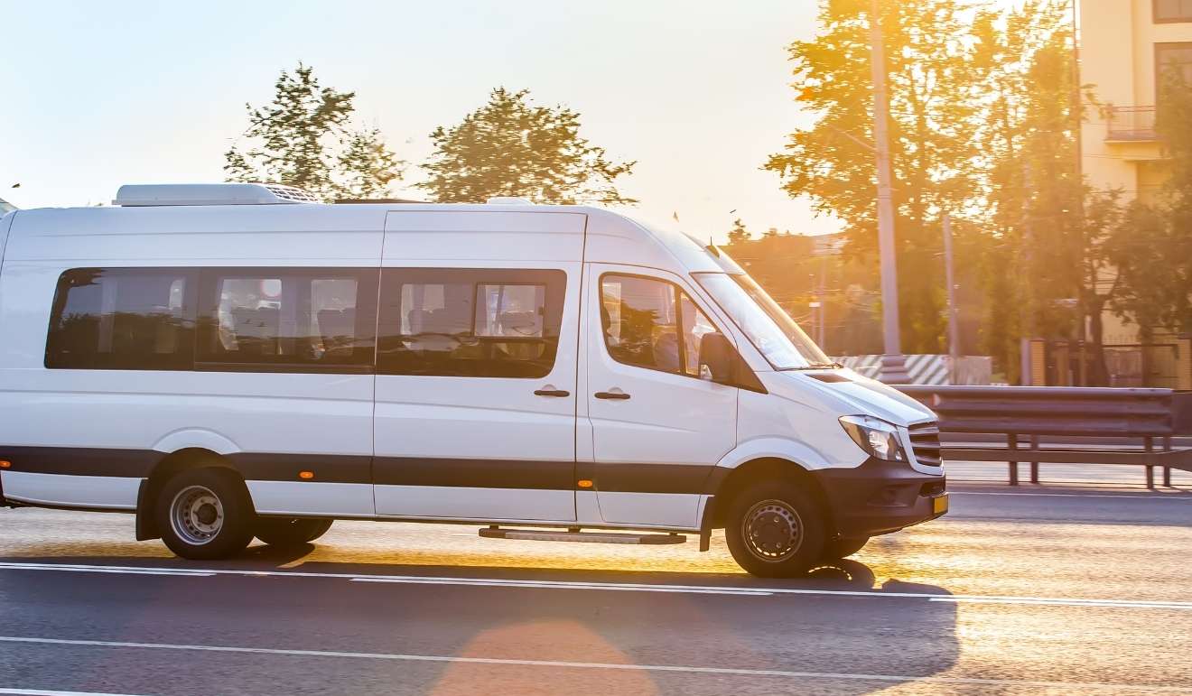 Inchiriere microbuz transfer aeroport Timisoara